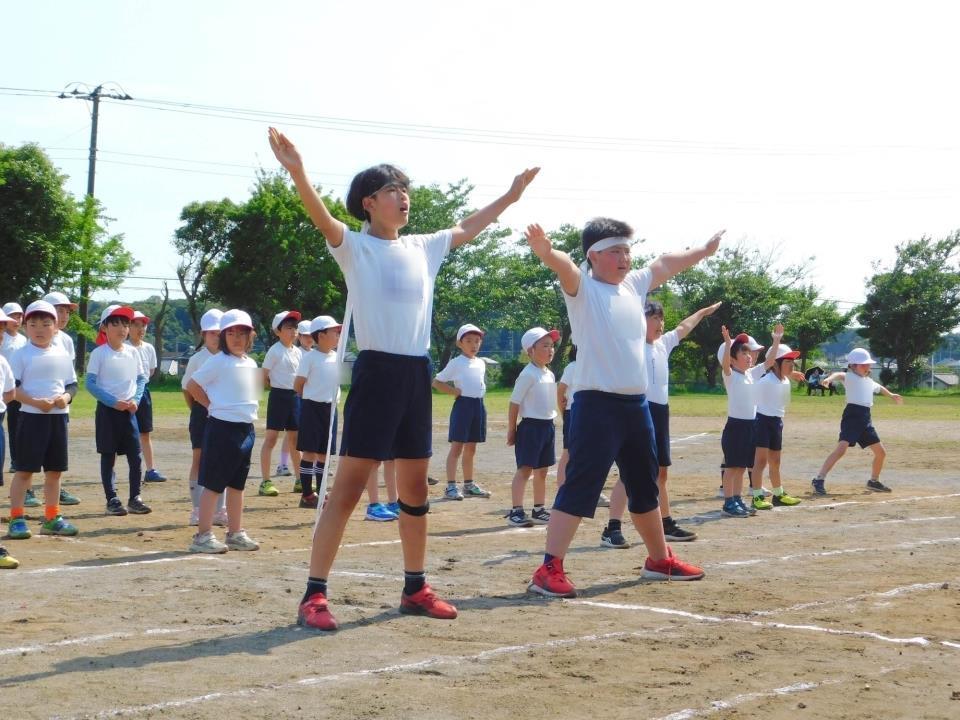 【中古】 食で育む心と体 地域・家庭・学校のネットワークを生かして/教育出版/寺津小学校（西尾市立） 中古】 食で育む心と体 地域・家庭・学校のネットワークを生かし