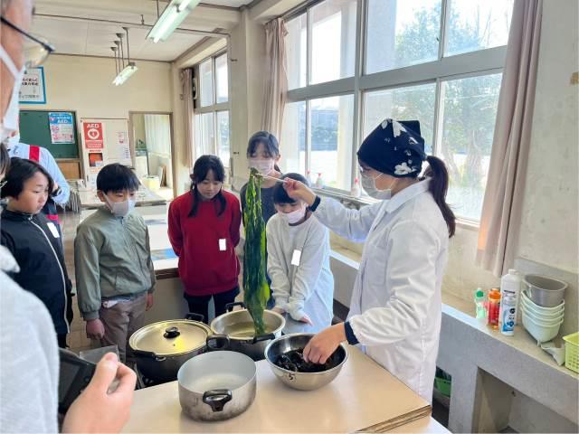 食で育む心と体: 地域・家庭・学校のネットワ-クを生かして