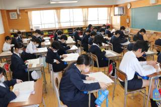 【裁断済み】深い学びをつくる子どもと学校が変わるちょっとした工夫 裁断済み】深い学びをつくる子どもと学校が変わるちょっとした工夫