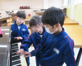 コンクール・演奏会などに！どこでも運指トレーニング！携帯鍵盤