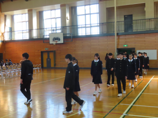 激安超安値 黒い琴 京都市立 | ケース付き（イベント 13弦 富士山と桜の装飾 和楽器