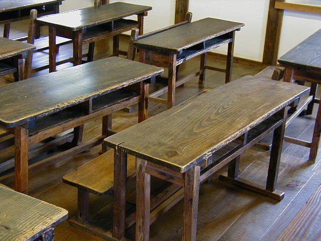 昔の小学校の机