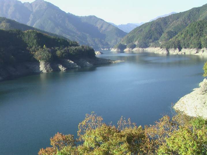 知恵の輪-土佐町・早明浦ダム湖🟦