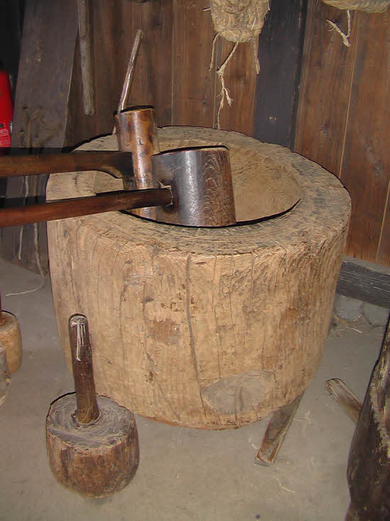 大きな木の臼 大きな木の臼