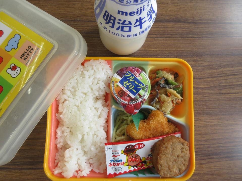 鋼鈑幼稚園 ニュース 今日の給食