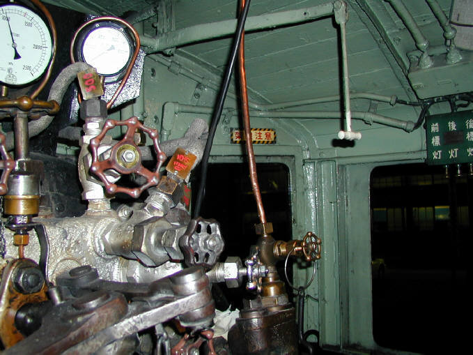 知恵の輪 蒸気機関車運転室のかま圧力計など２