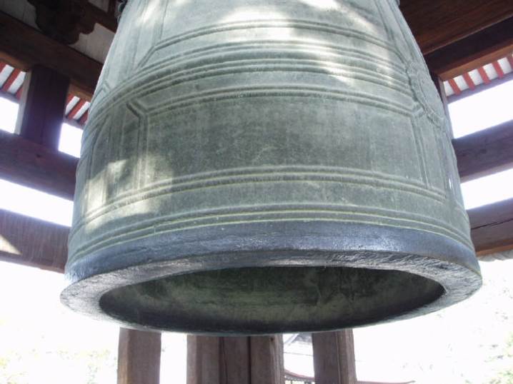 知恵の輪 東大寺の大きな釣り鐘 卍